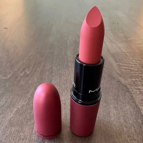 MAC Cosmetics Powder Kiss Powder Kiss Lipstick Lipcolor Devoted To Chili - Picture 9 of 9